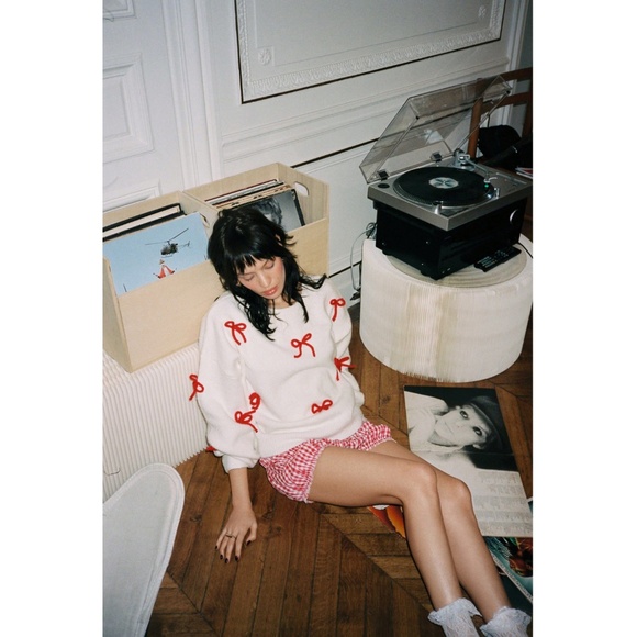 Red Bow Detail Off White Round Neck Oversized Knit Pullover Sweater - Picture 10 of 16